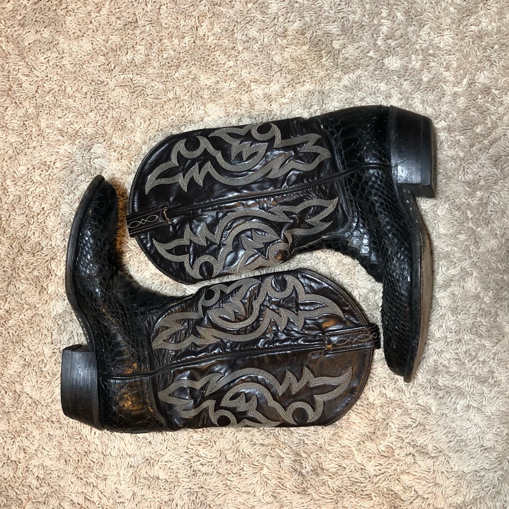 Tony Lama Cowboy Booty in alligator